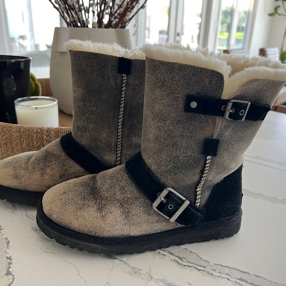 UGG Biker/Bomber Style Classic Length Sheepskin Boot- Sz 7 - Picture 6 of 8